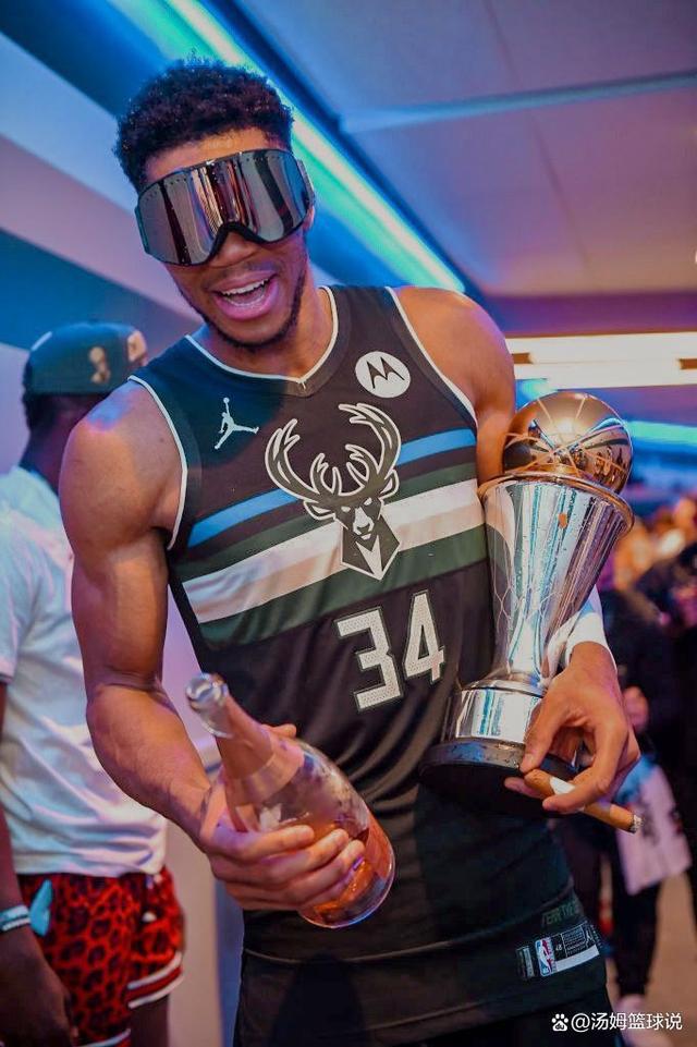 开云体育在线-雄鹿B队力克灰熊，布拉德利爆发神勇的简单介绍