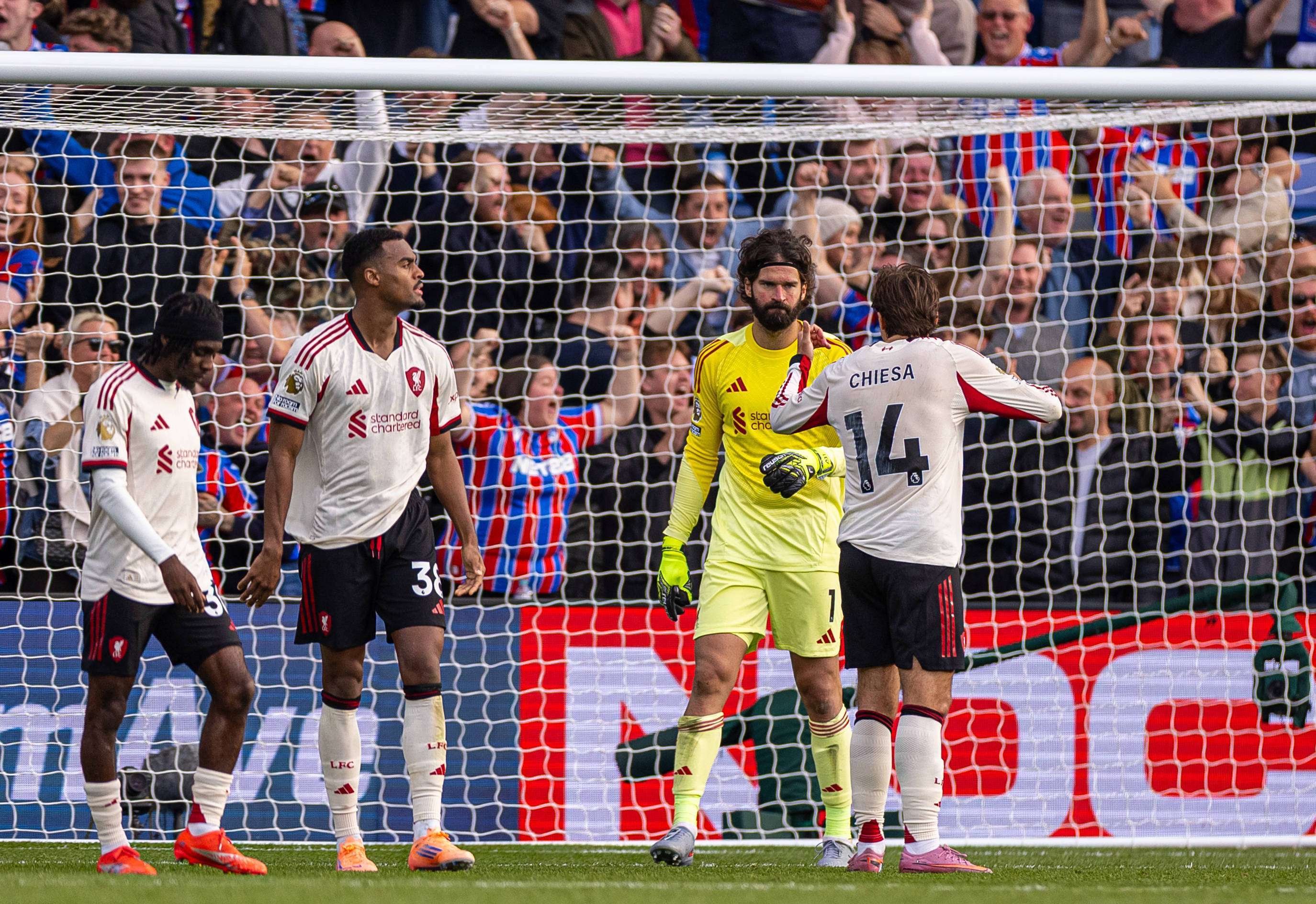 英格兰完胜曼城，布鲁诺绝境逆转