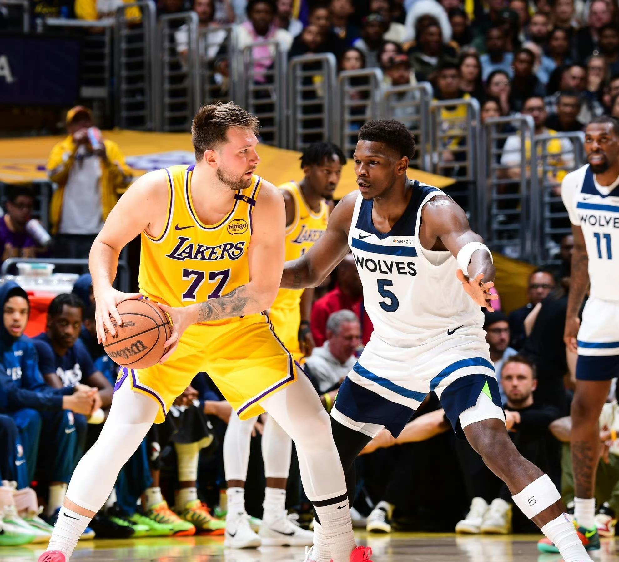 开云体育登录-加拿大男篮鏖战湖人，费沃斯制霸全场