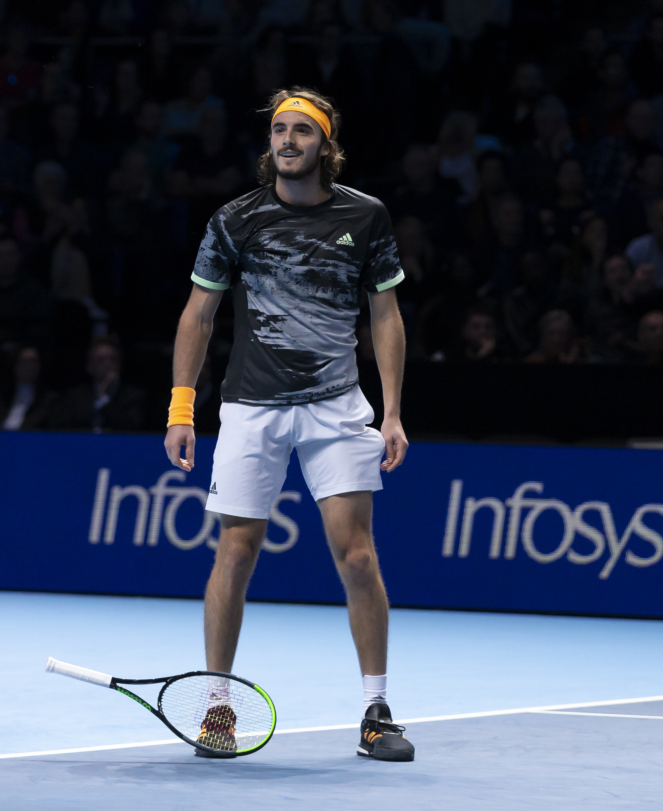 包含欧洲网球队力克法国网球队，西西帕斯关键制胜的词条