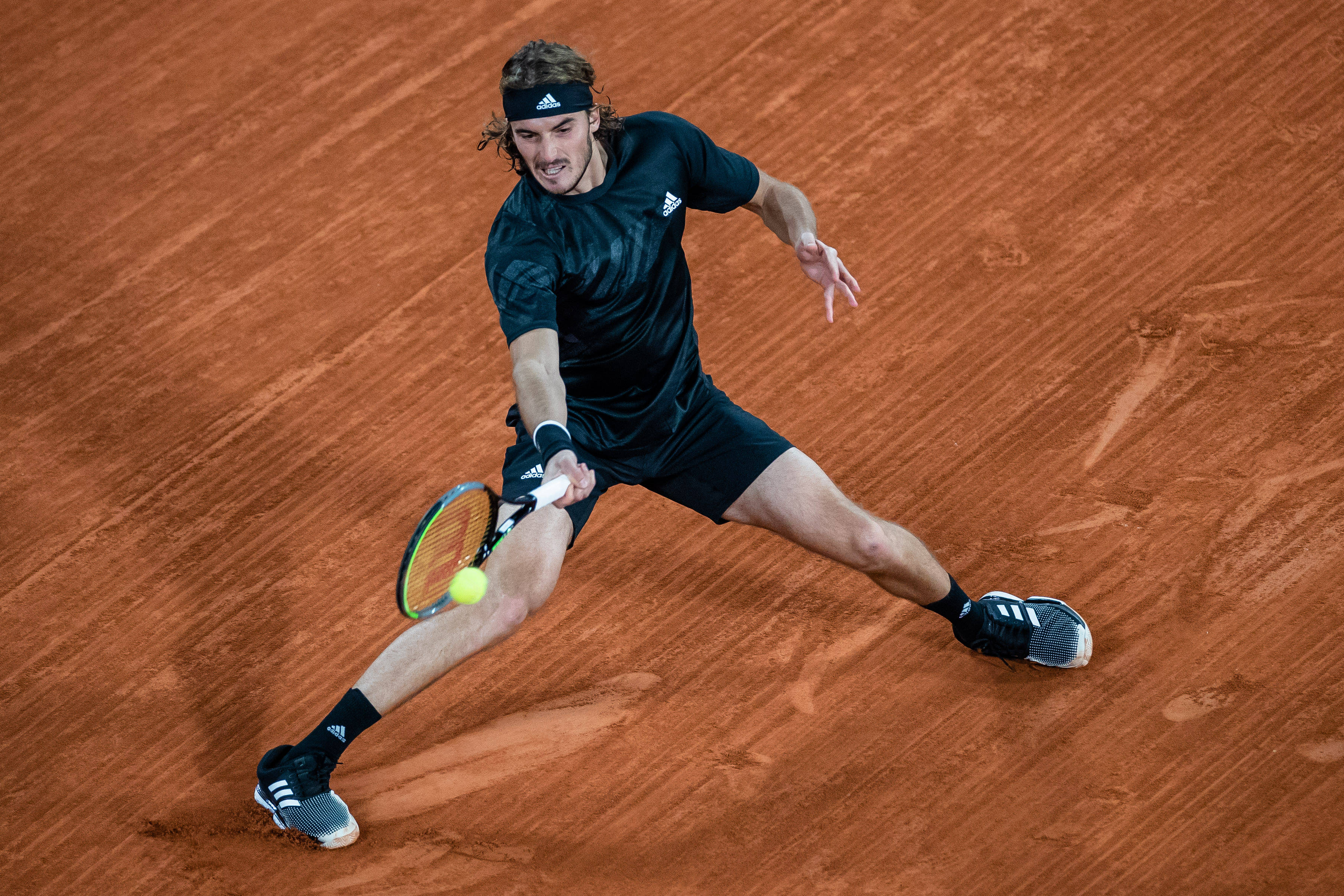 德国网球队险胜日本网球队，西西帕斯打破历史纪录