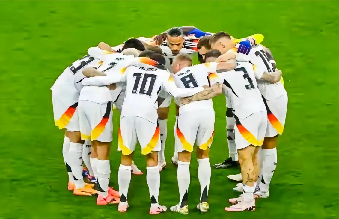 开云体育在线-英格兰队横扫德国队，波尔状态火热