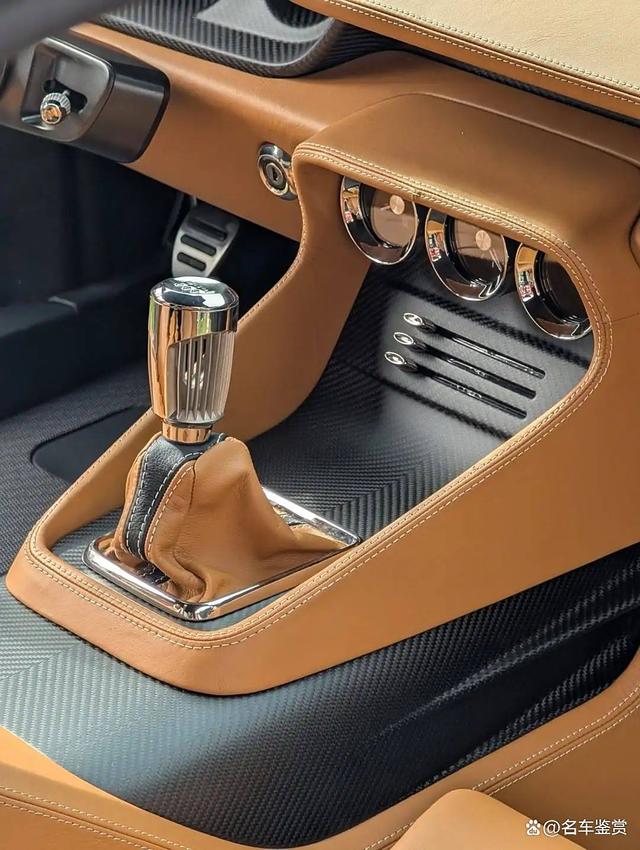 阿斯顿马丁轻取威廉姆斯,佩雷兹惊艳四座 阿斯顿马丁轻取威廉姆斯,佩雷兹惊艳四座