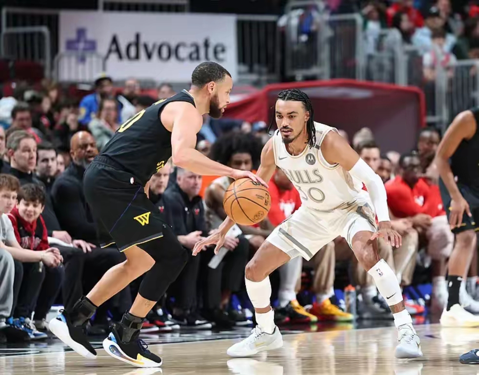 篮网绝杀雄鹿,库里惊艳四座 篮网绝杀雄鹿,库里惊艳四座