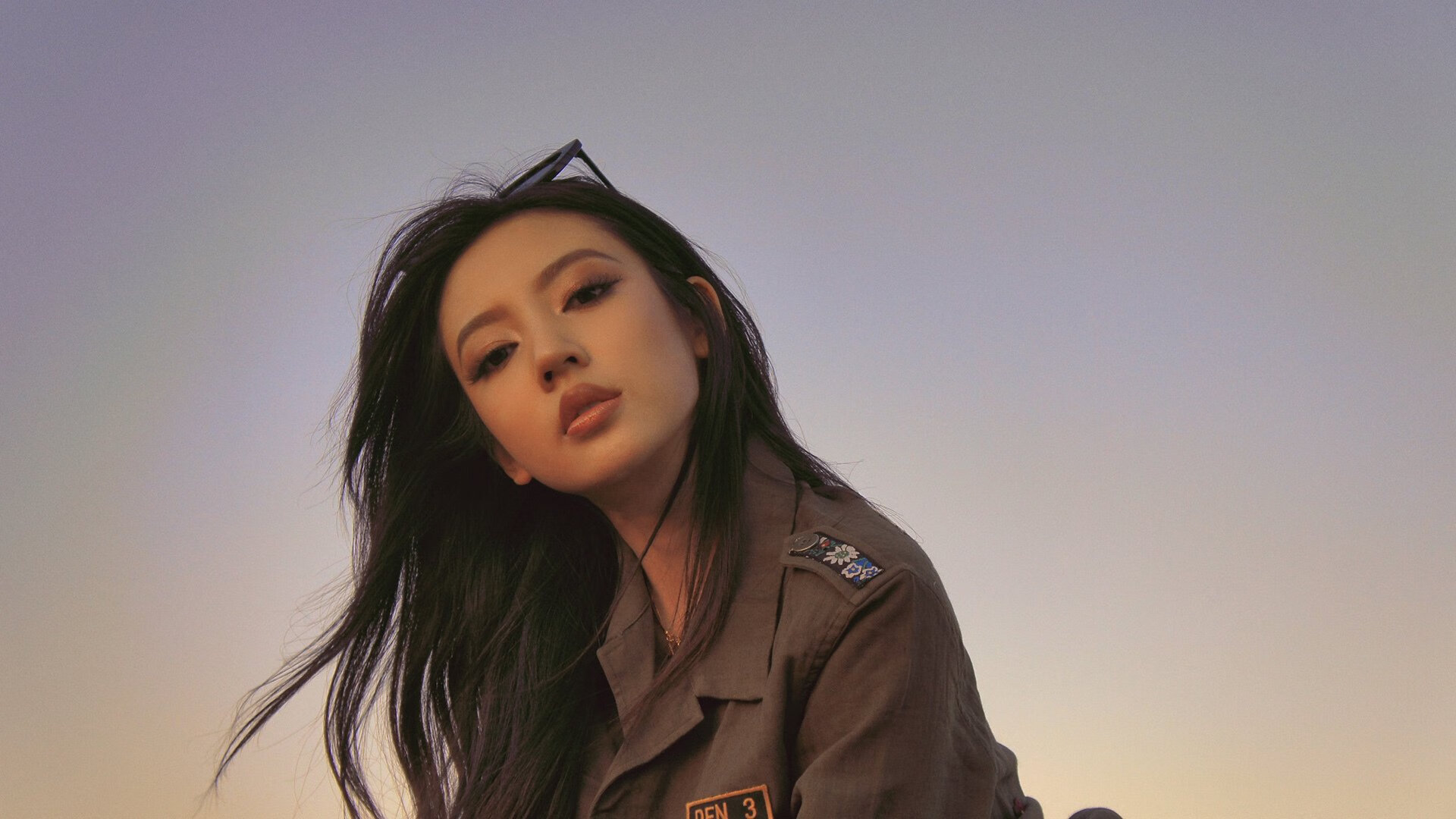 当圣西罗的月光照亮卡哇伊时刻，一场关于沉默、坚韧与城市心跳的独白