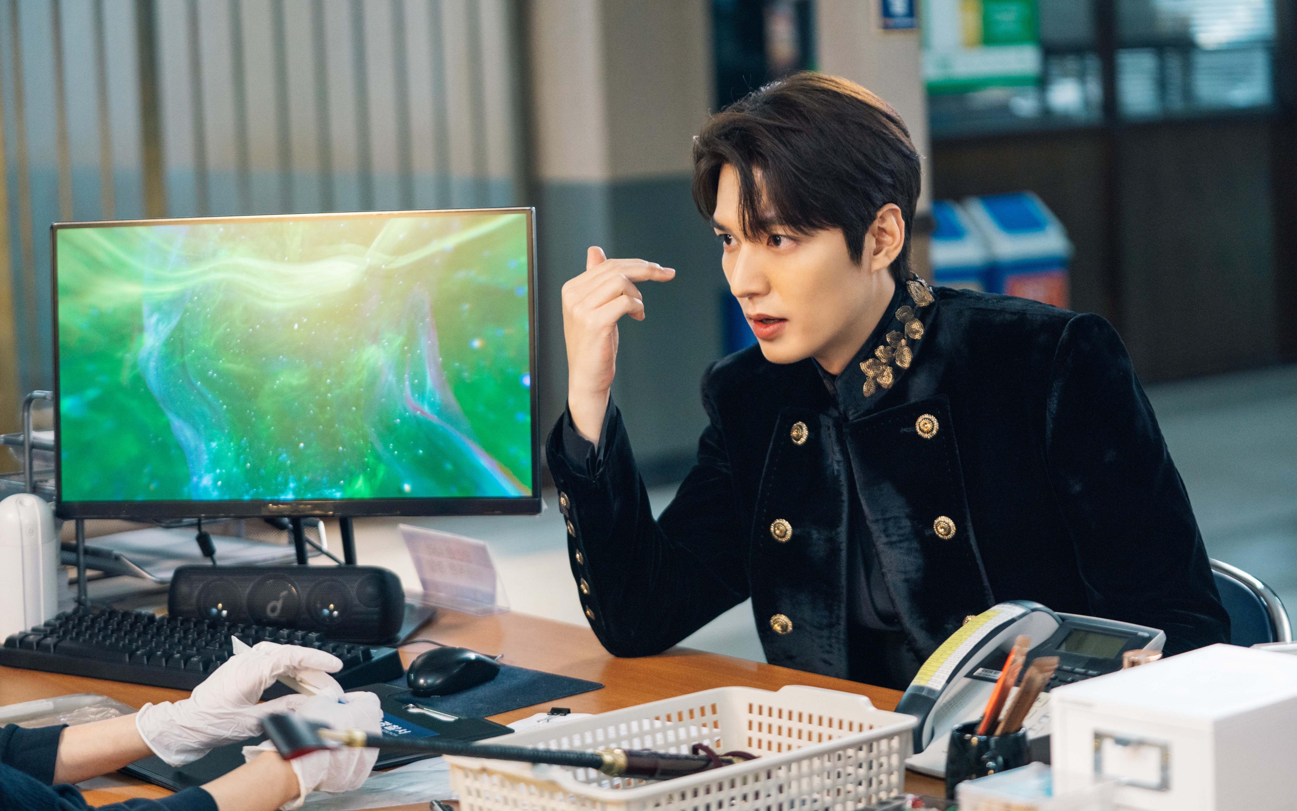 钢铁交响与橙色叹息，当物理定律在平行宇宙中逆转宿命