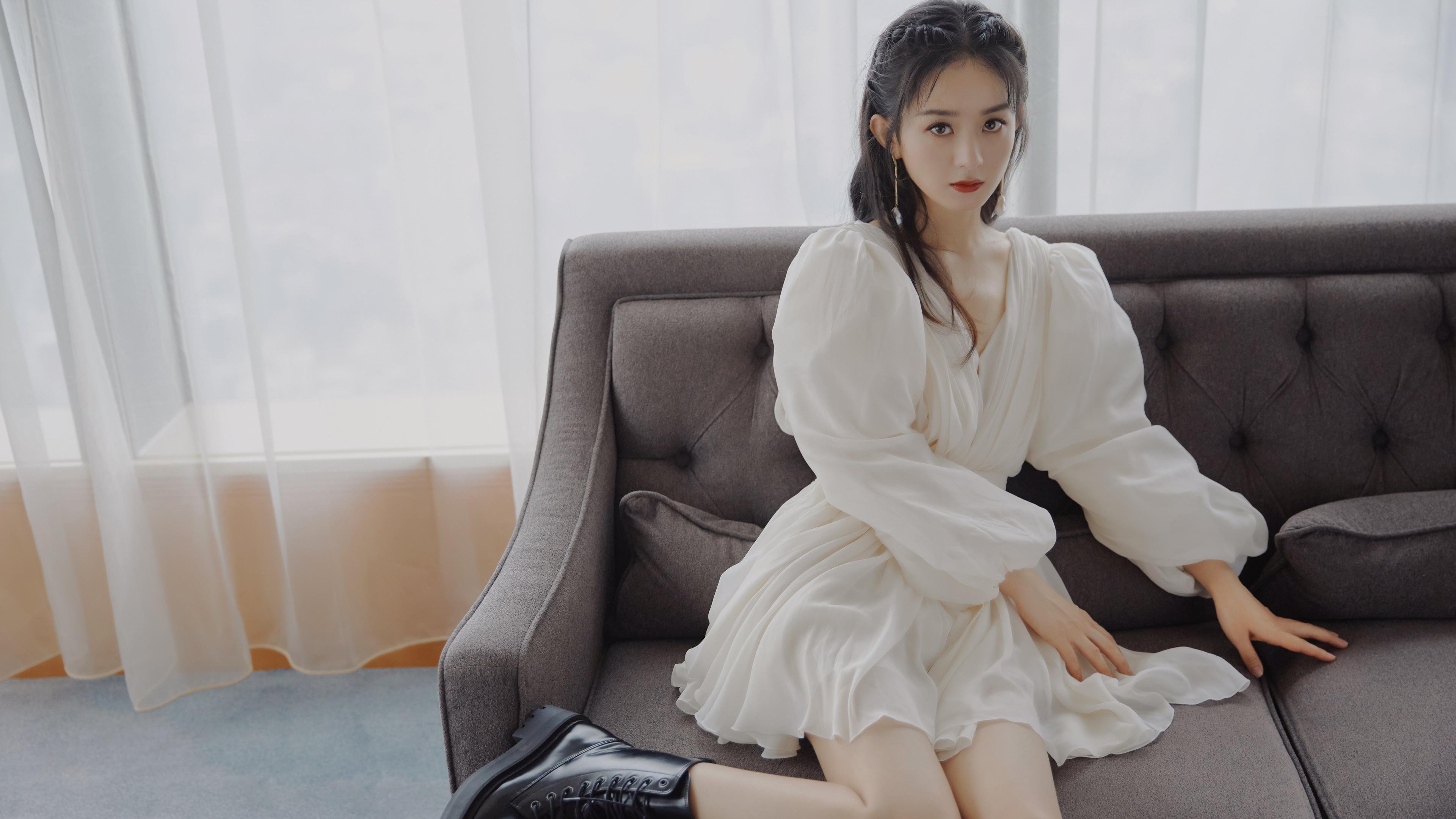 足球双重奏，瑞典提前终结威尔士悬念，奥斯梅恩闪耀西甲国家德比