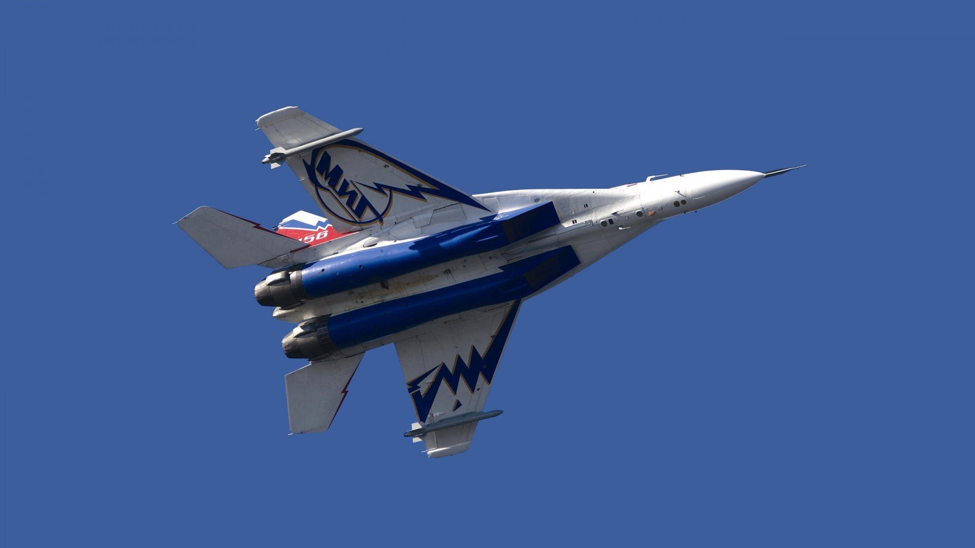 天才破晓与堡垒崩塌，当球场成为命运的分水岭